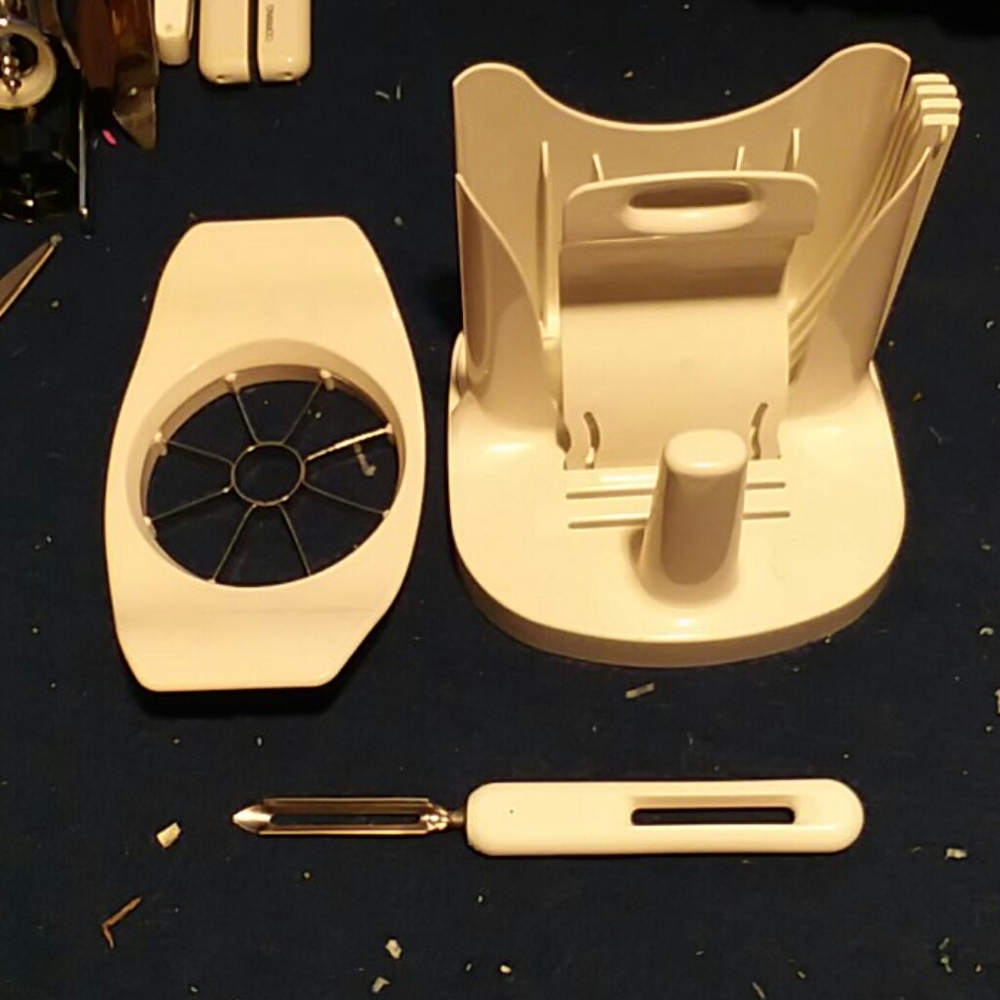 Slicers, Bagle, Apple, Peeler.
